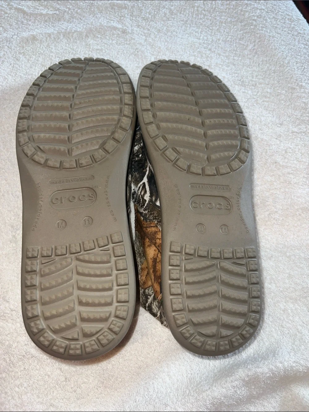 Crocs Santa Cruz slip-on loafers in Realtree Edge camo sz M11